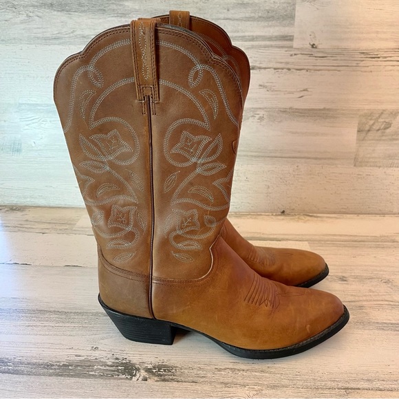 Ariat Shoes - Ariat Women’s Heritage R Toe Pull On Western Boots Size 8.5B